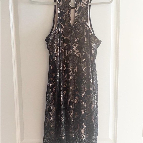 Express Lace Dress - Picture 3 of 4